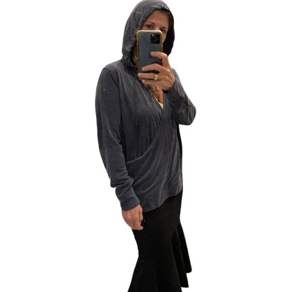 Victoria Secret Sport Hooded Long Sleeves Wrap Style Top.Size M - Picture 3 of 15